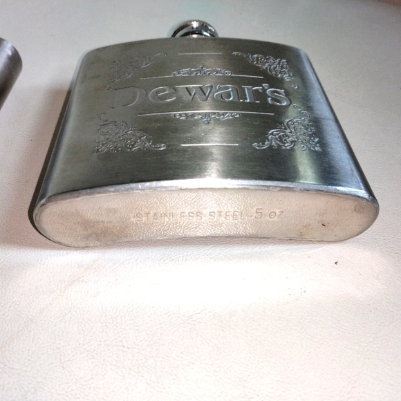 Dewar's Stainless steel flasks - LOT OF TWO - 5 oz. - Picture 7 of 11